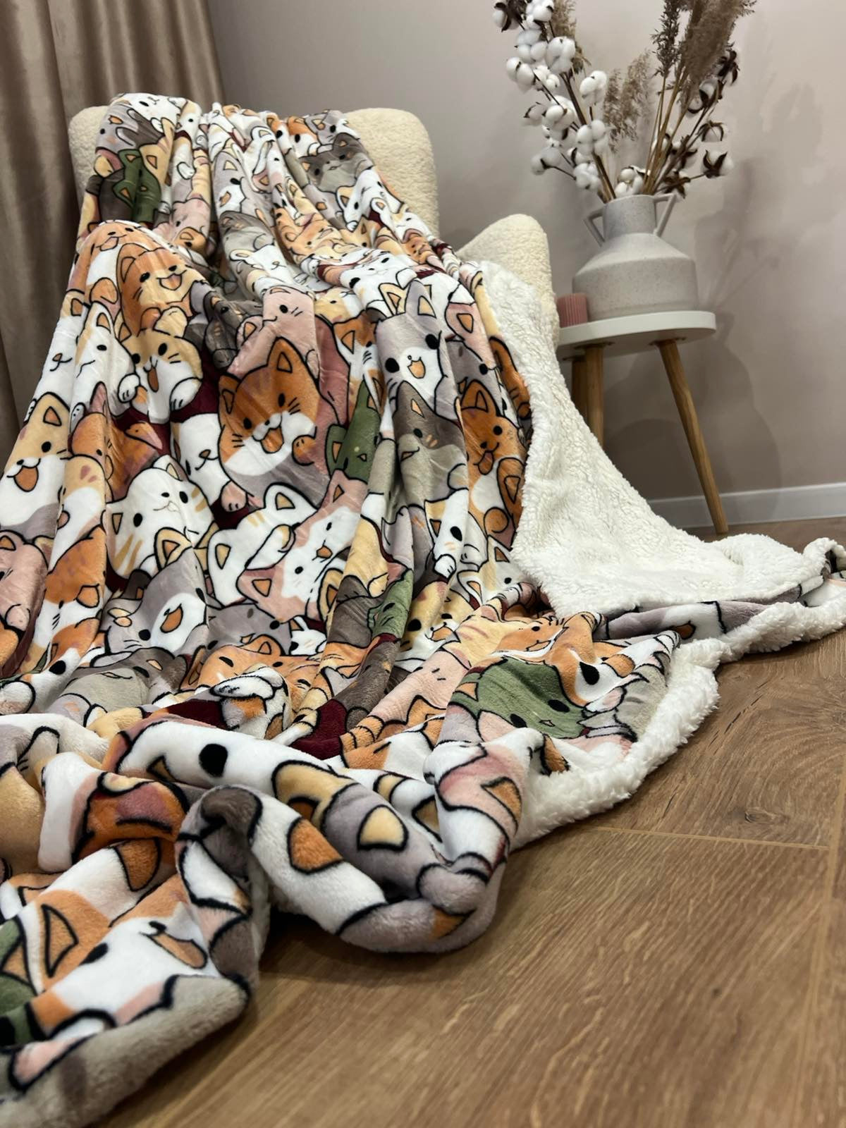 Velour bedspread with leaf pattern