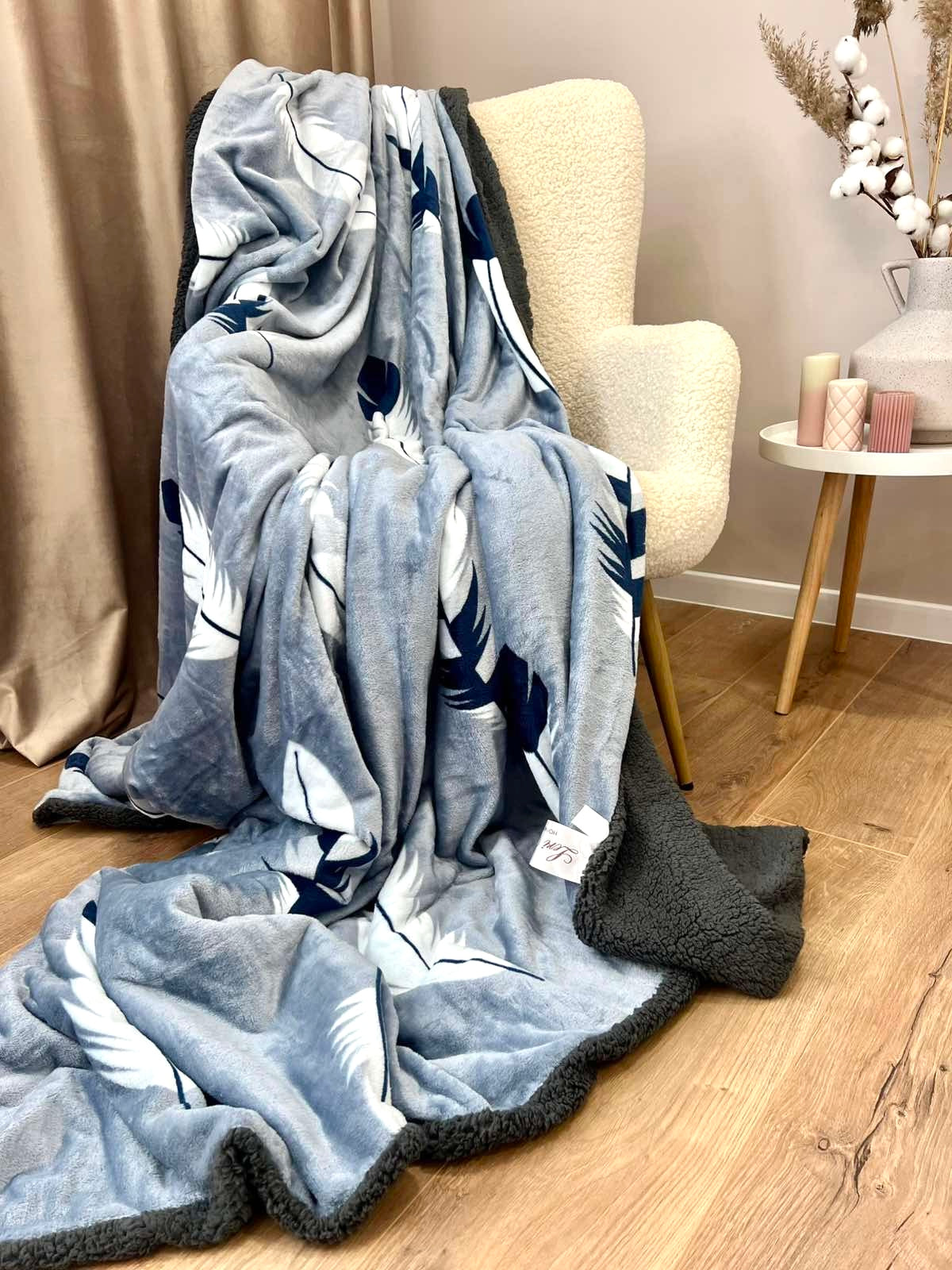 Velour bedspread with leaf pattern