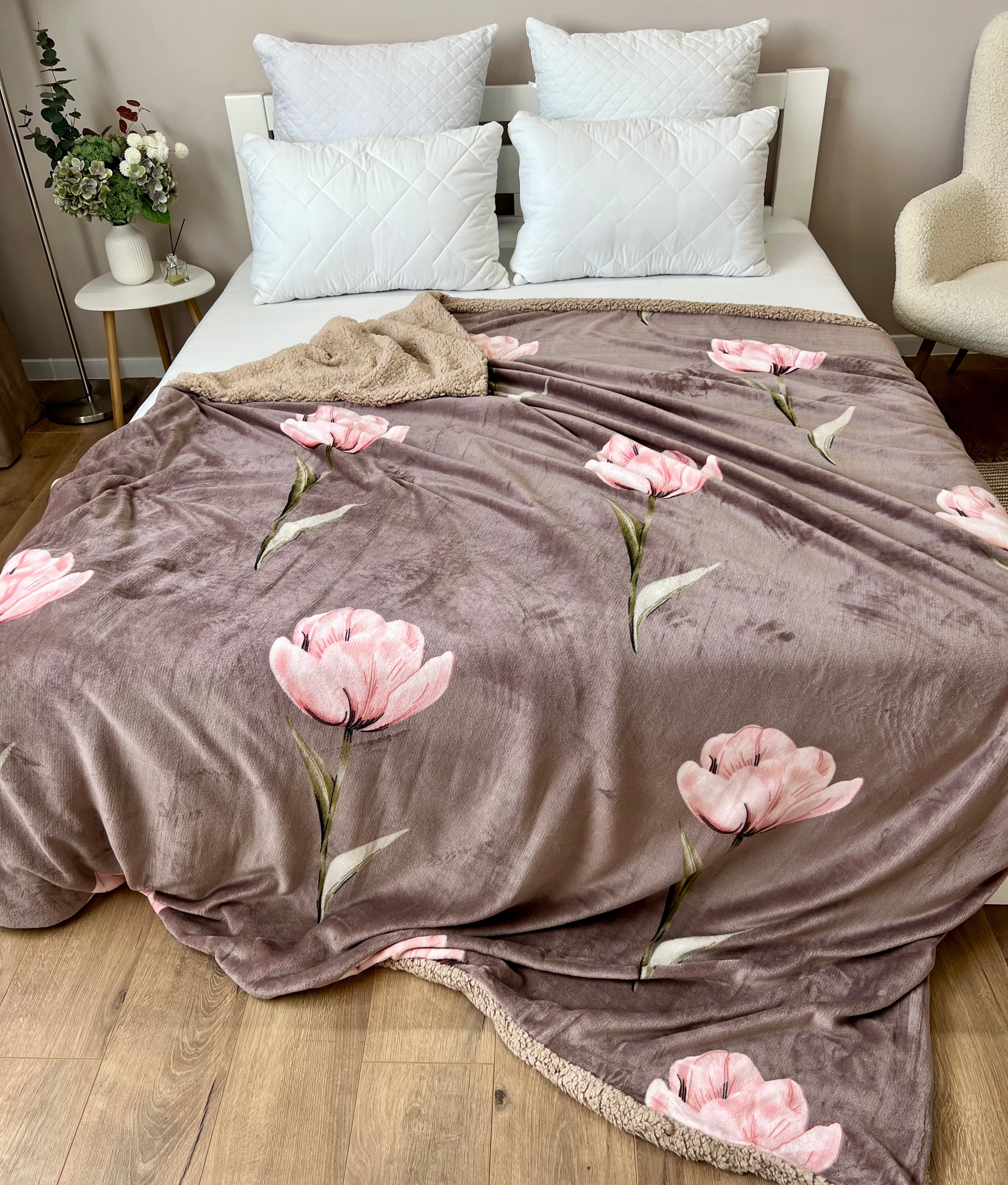 Velour bedspread with leaf pattern