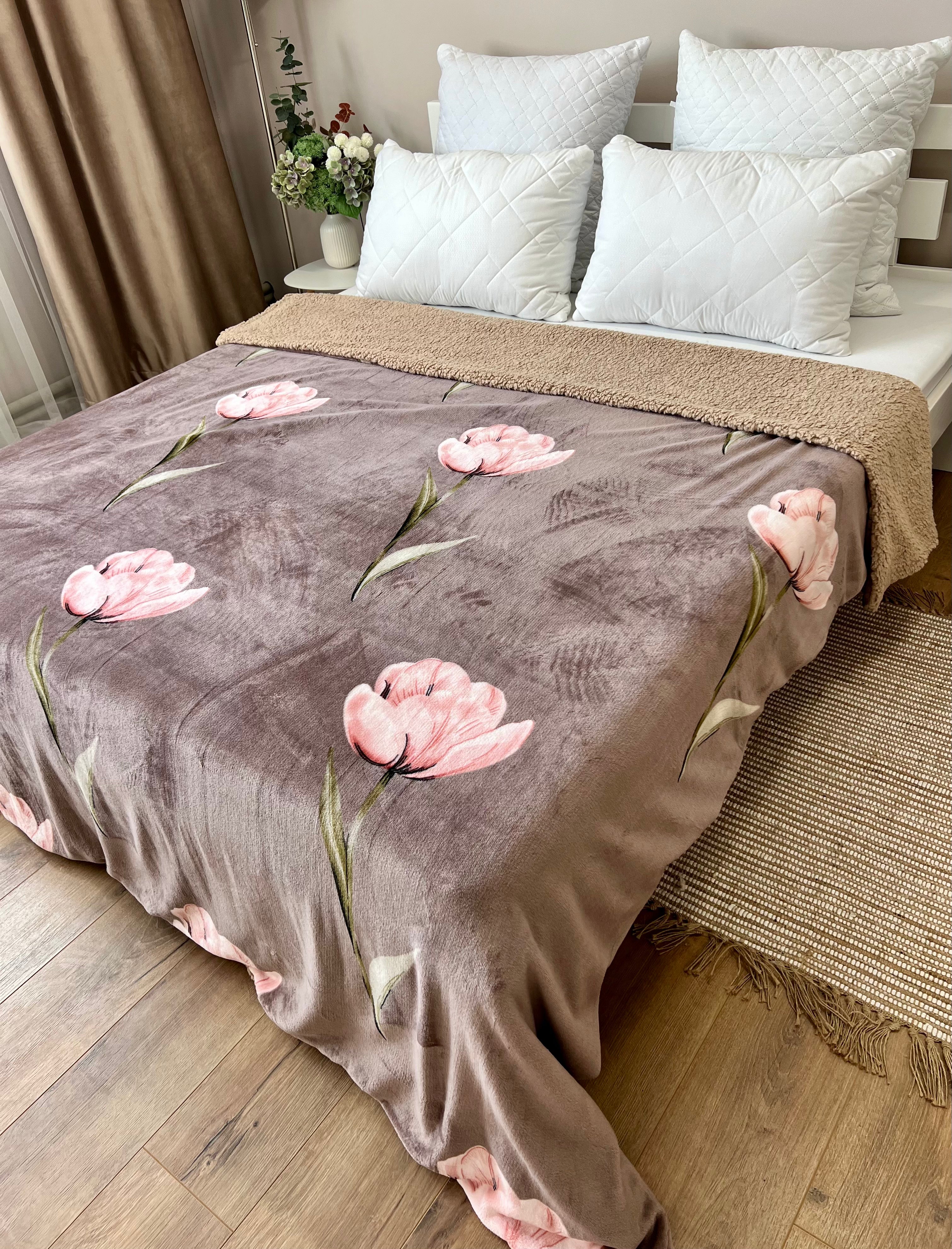 Velour bedspread with leaf pattern