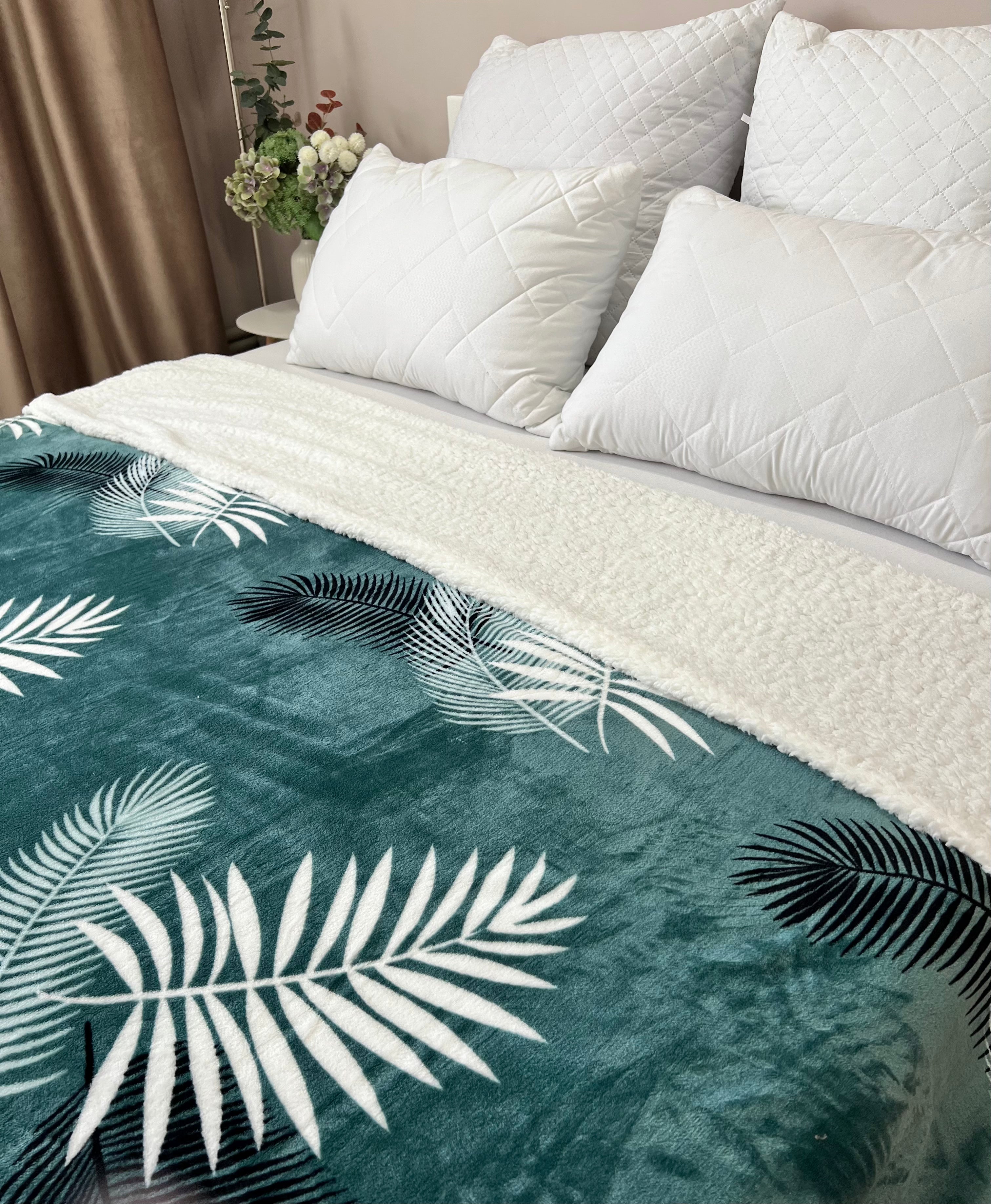 Velour bedspread with leaf pattern