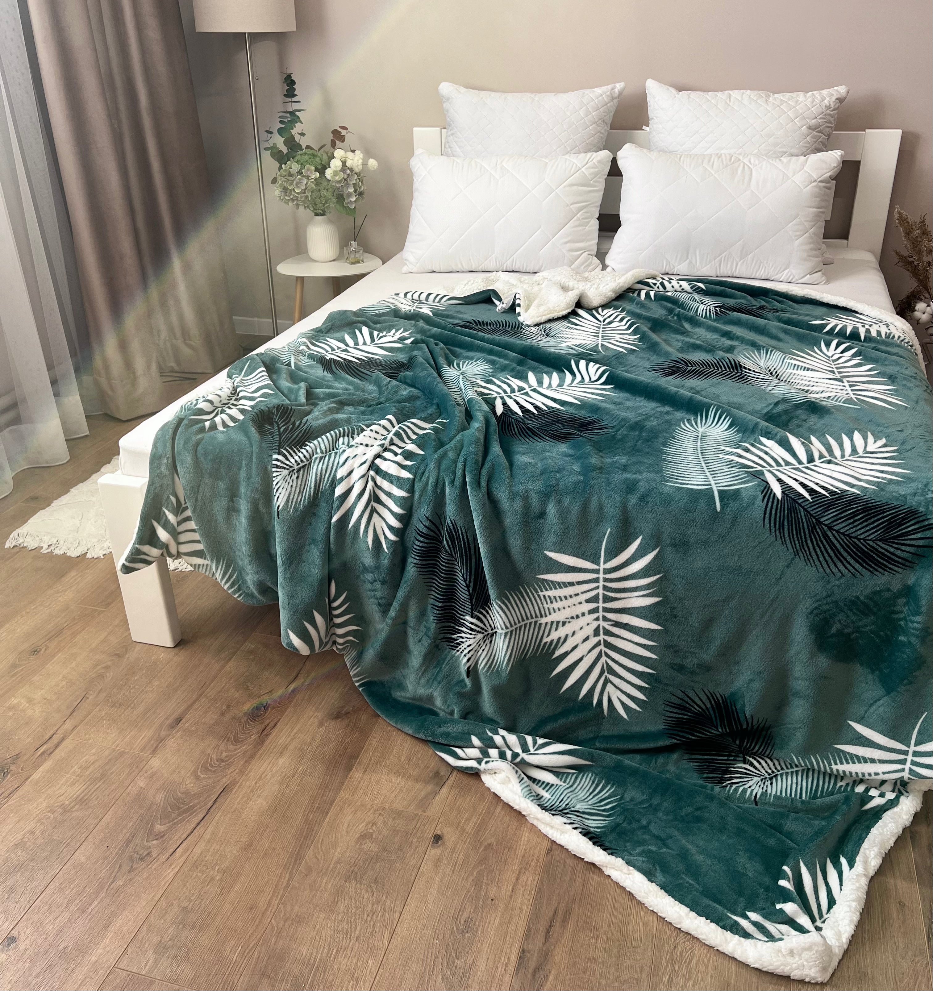Velour bedspread with leaf pattern