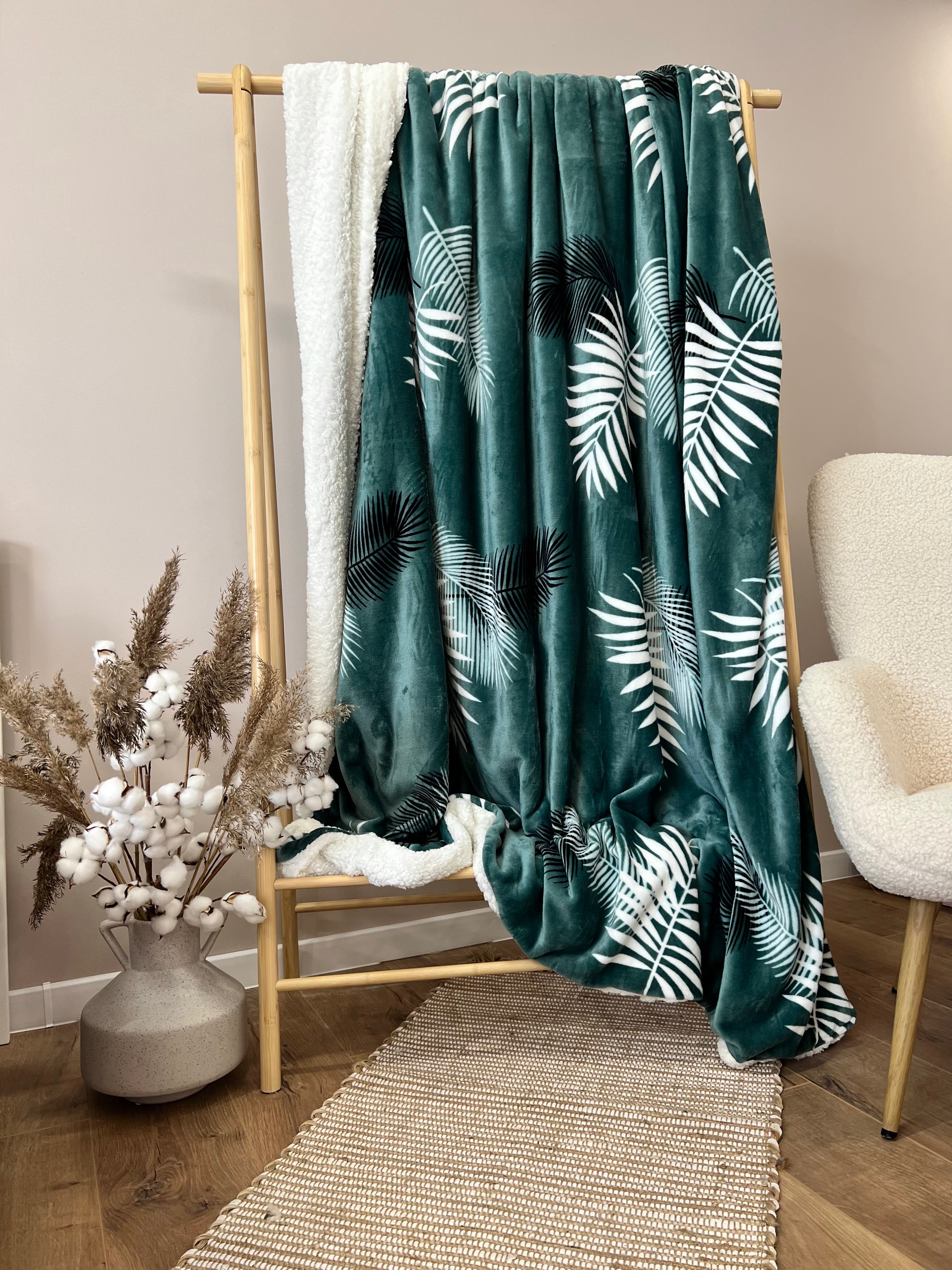 Velour bedspread with leaf pattern