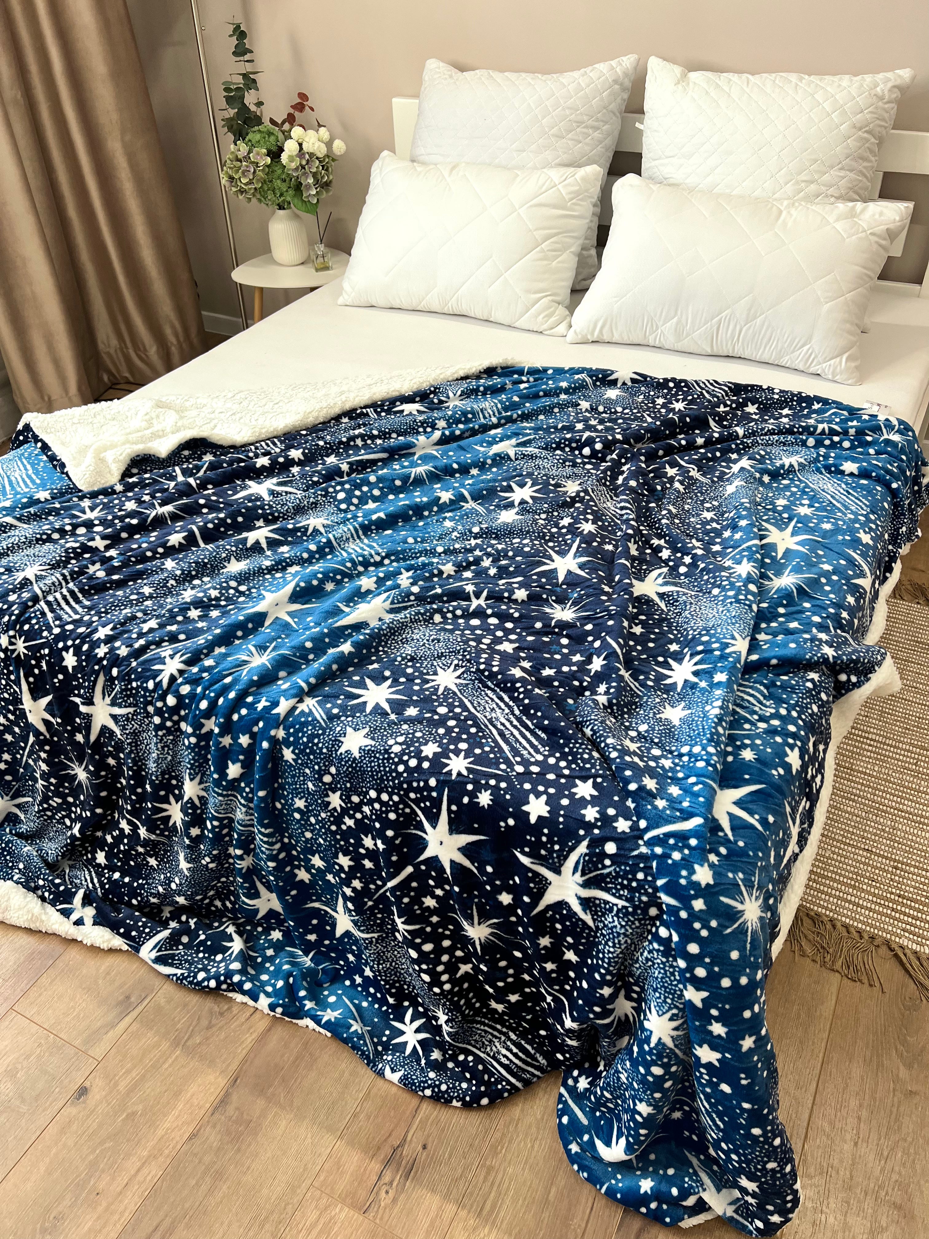 Velour bedspread with leaf pattern