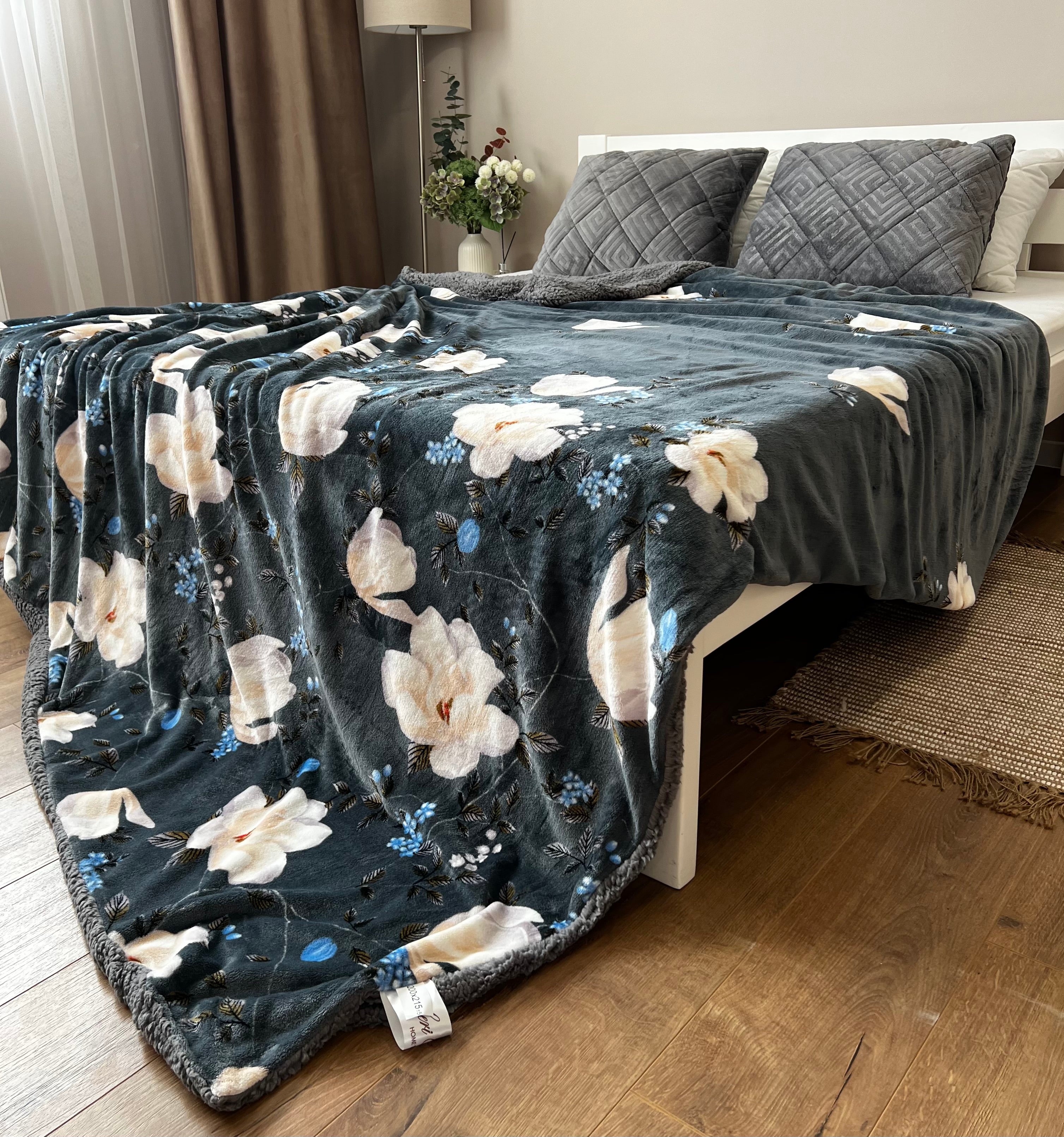 Velour bedspread with leaf pattern